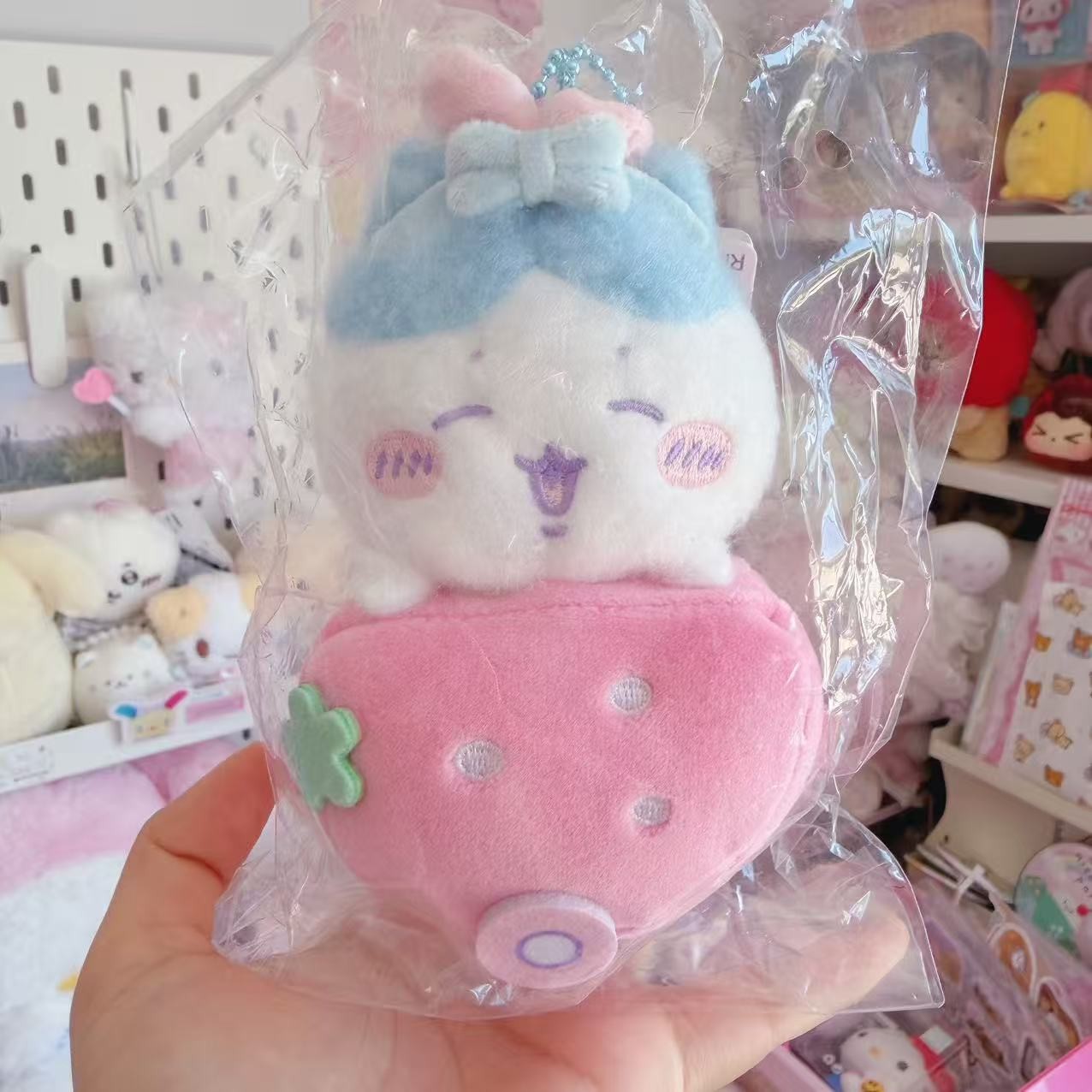 Chiikawa x Sanrio Strawberry Magnetic Mascot