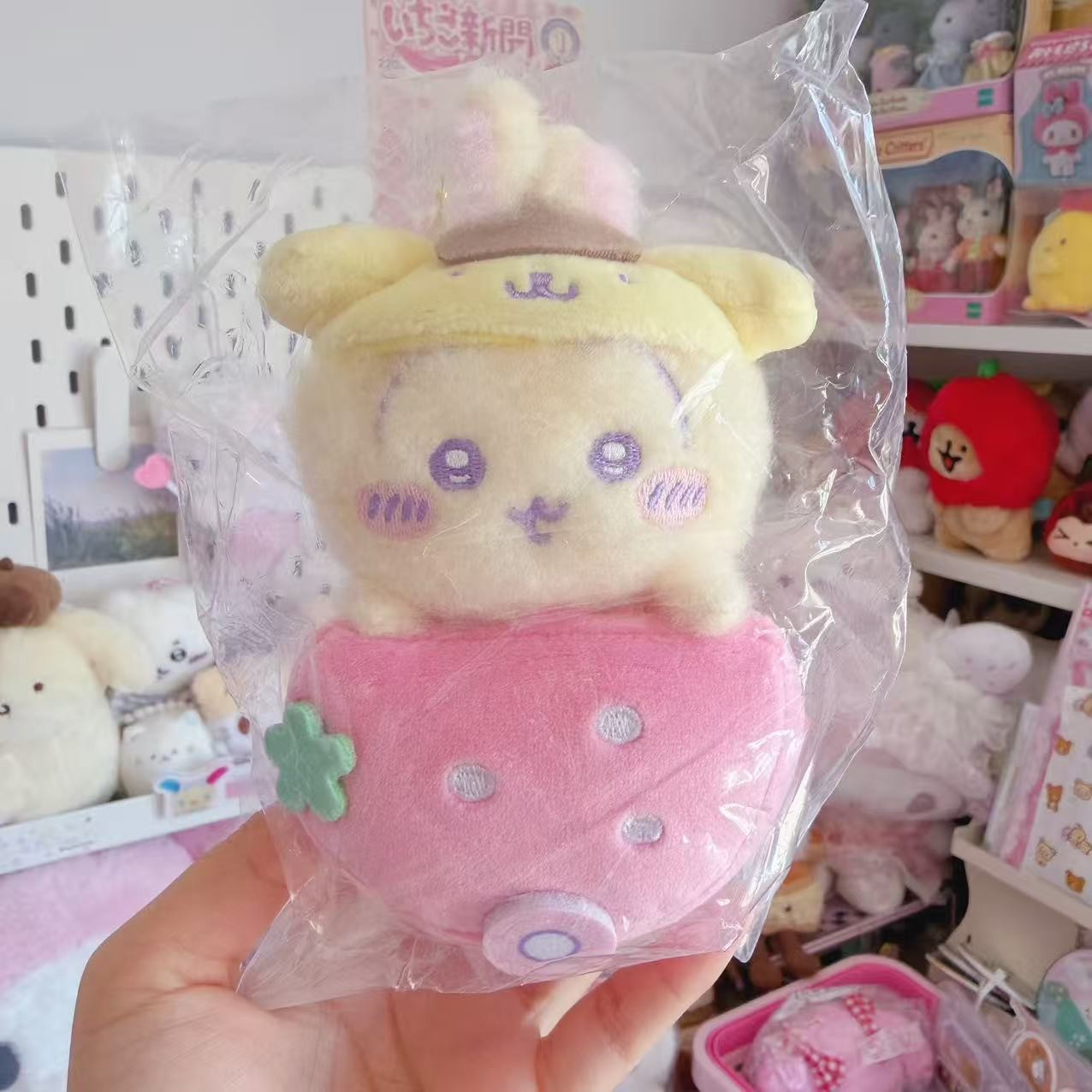 Chiikawa x Sanrio Strawberry Magnetic Mascot