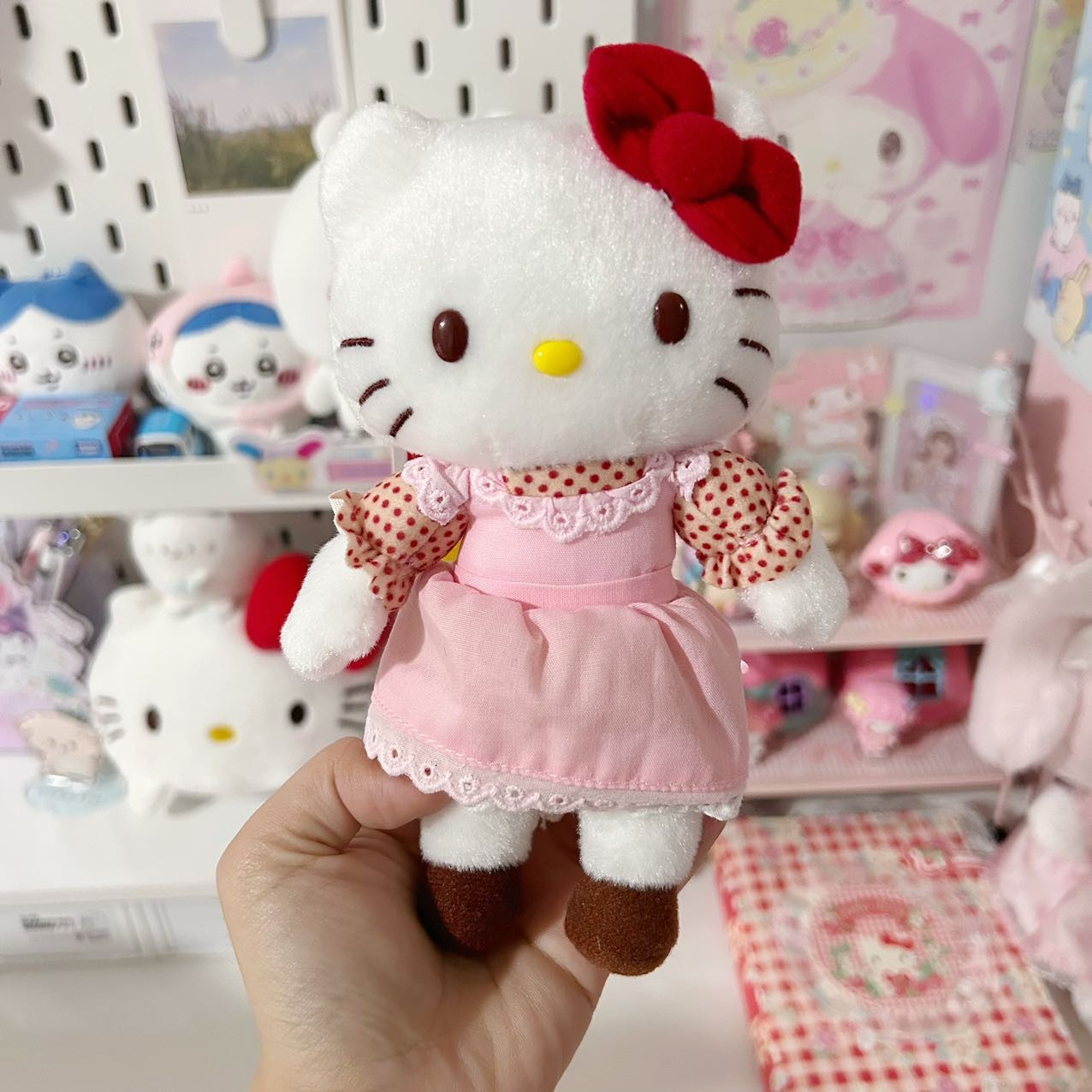 Hello Kitty 50th Anniversary Exhibition Exclusive Mascot