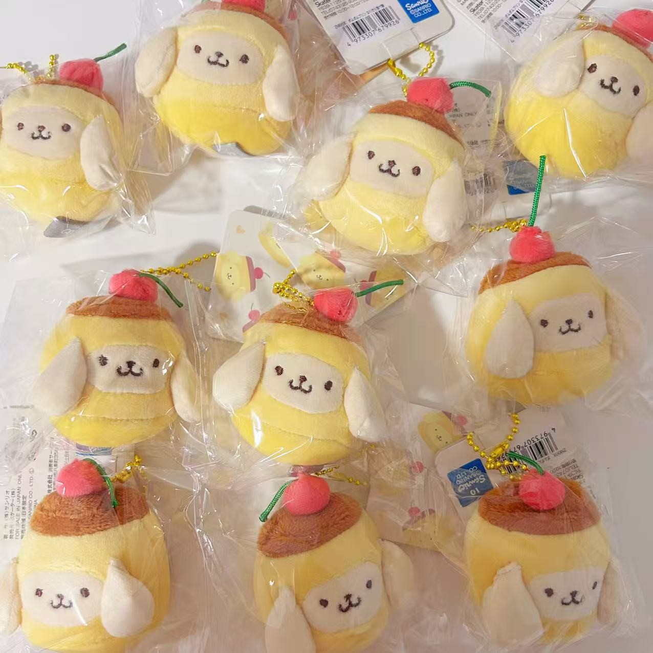 Skater Sanrio Pompompurin Mascot