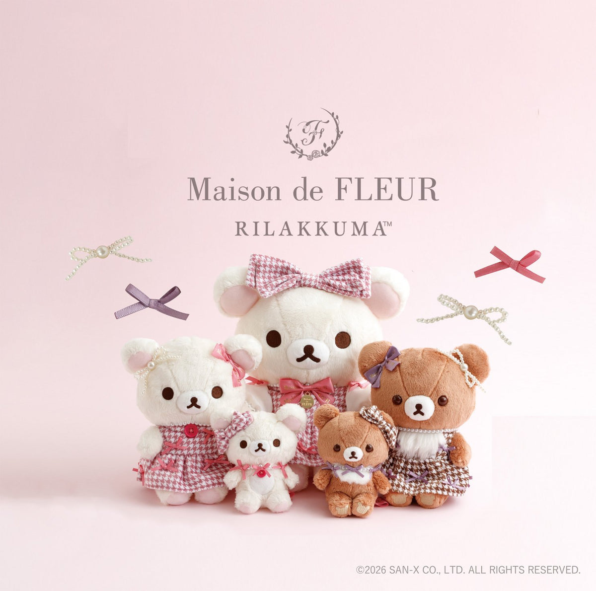 Rilakkuma x Maison de FLEUR 2026 collection displayed together, with Korilakkuma and Chairoikoguma bag charms, dressed plush toys and a larger Korilakkuma special plush.